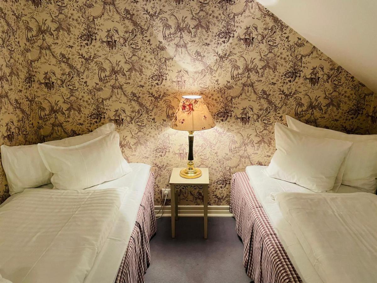 Apertins Hotell Kil Esterno foto