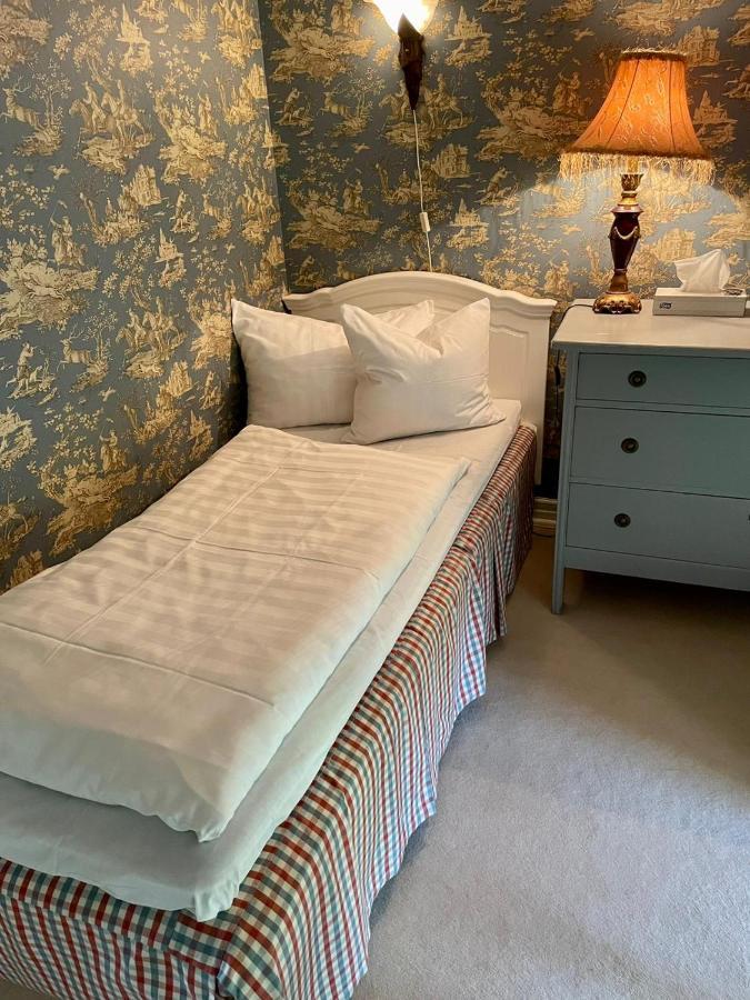 Apertins Hotell Kil Esterno foto
