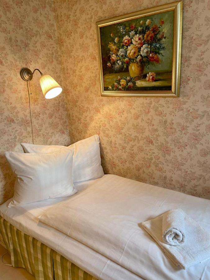 Apertins Hotell Kil Esterno foto