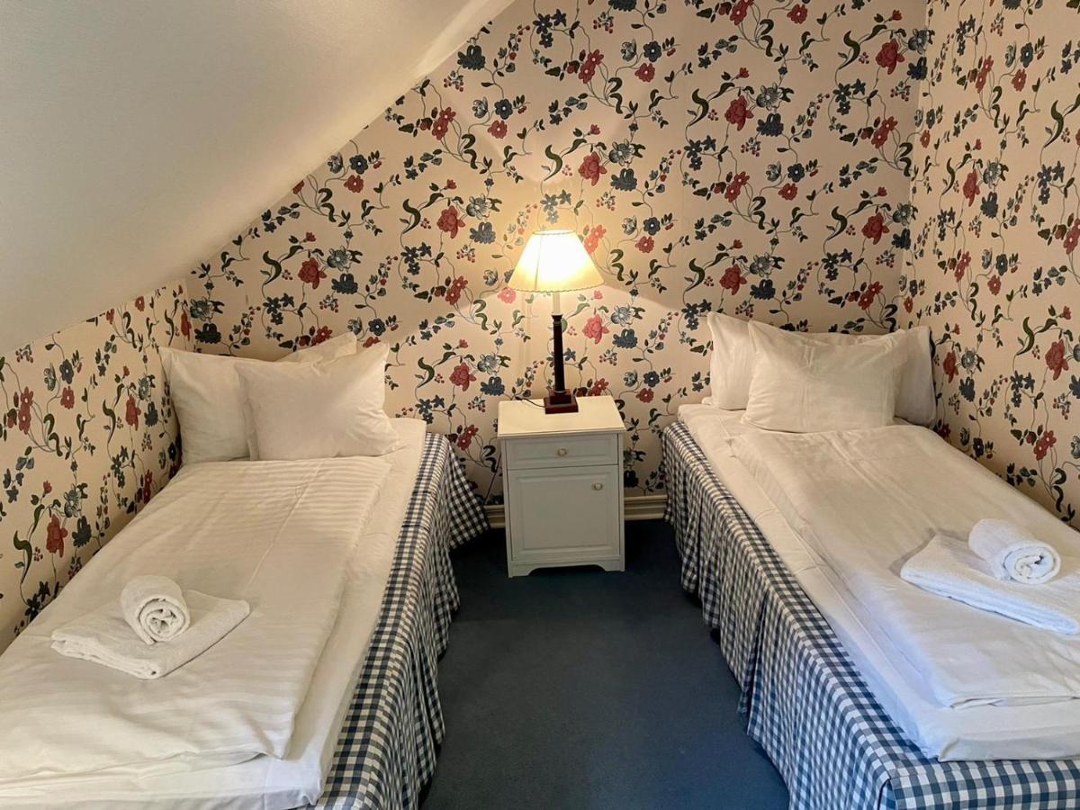 Apertins Hotell Kil Esterno foto