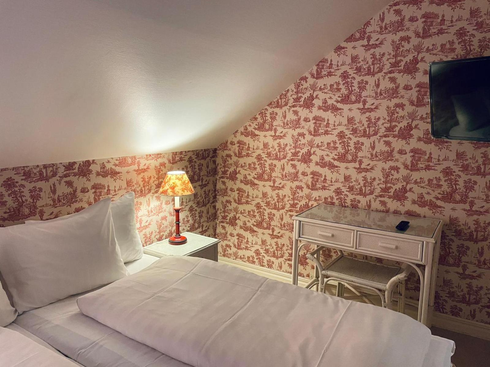 Apertins Hotell Kil Esterno foto